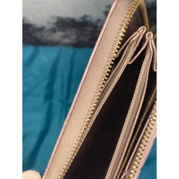 Women's Gucci Beautiful Wallet Opalescent Purple & Pink EUC In Box - Picture 7 of 10